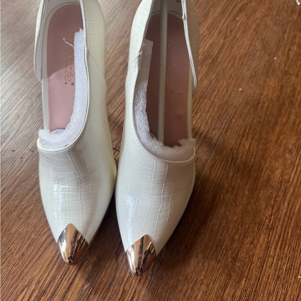 Shoe Dazzle Ivory Croc Heels with Metallic Accents